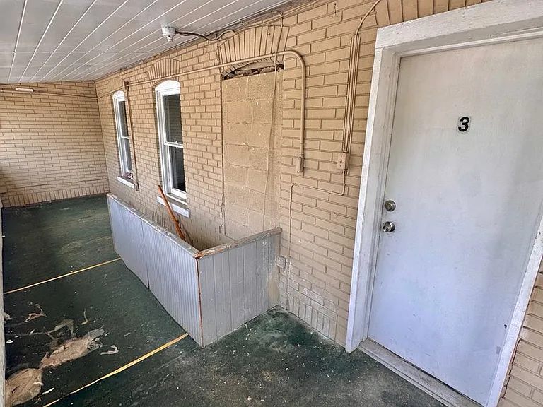 917 W Liberty St — Photo 16
