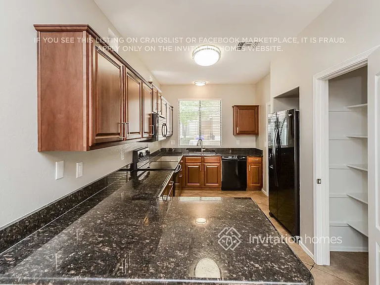 864 E Devon Rd — Photo 5