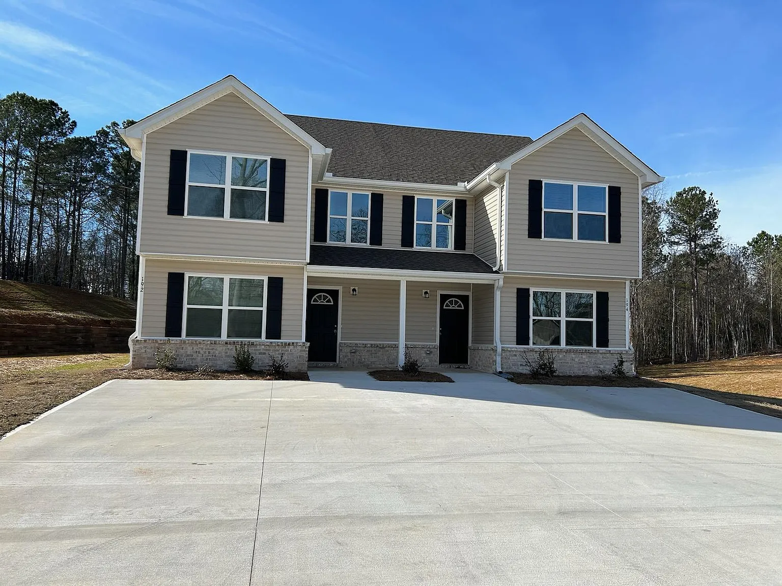 3 bed, 2.5 bath, 1561 sqft, $1,650 — Photo 1
