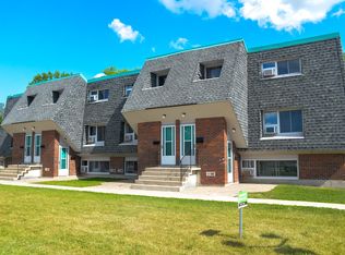 88 Southpark Dr #40, Winnipeg, MB R3T 2M1