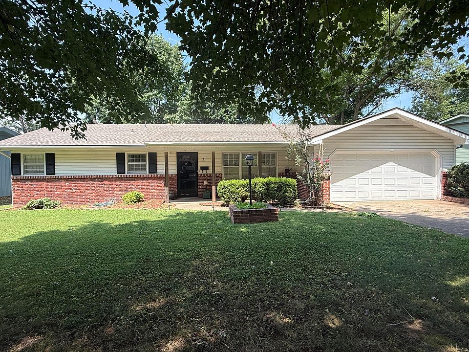 1st image of 2711 S Claremont Avenue