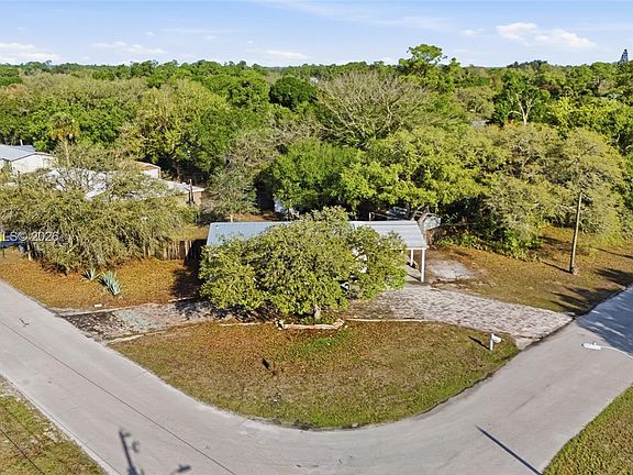 4th image of 740 Bennett Ave