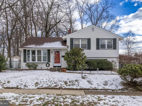 11 E Woodcrest Ave, Maple Shade, NJ 08052