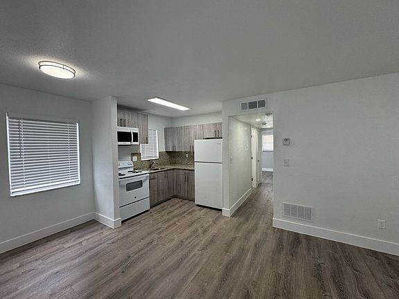 5th image of 2843 Fillmore St APT 101
