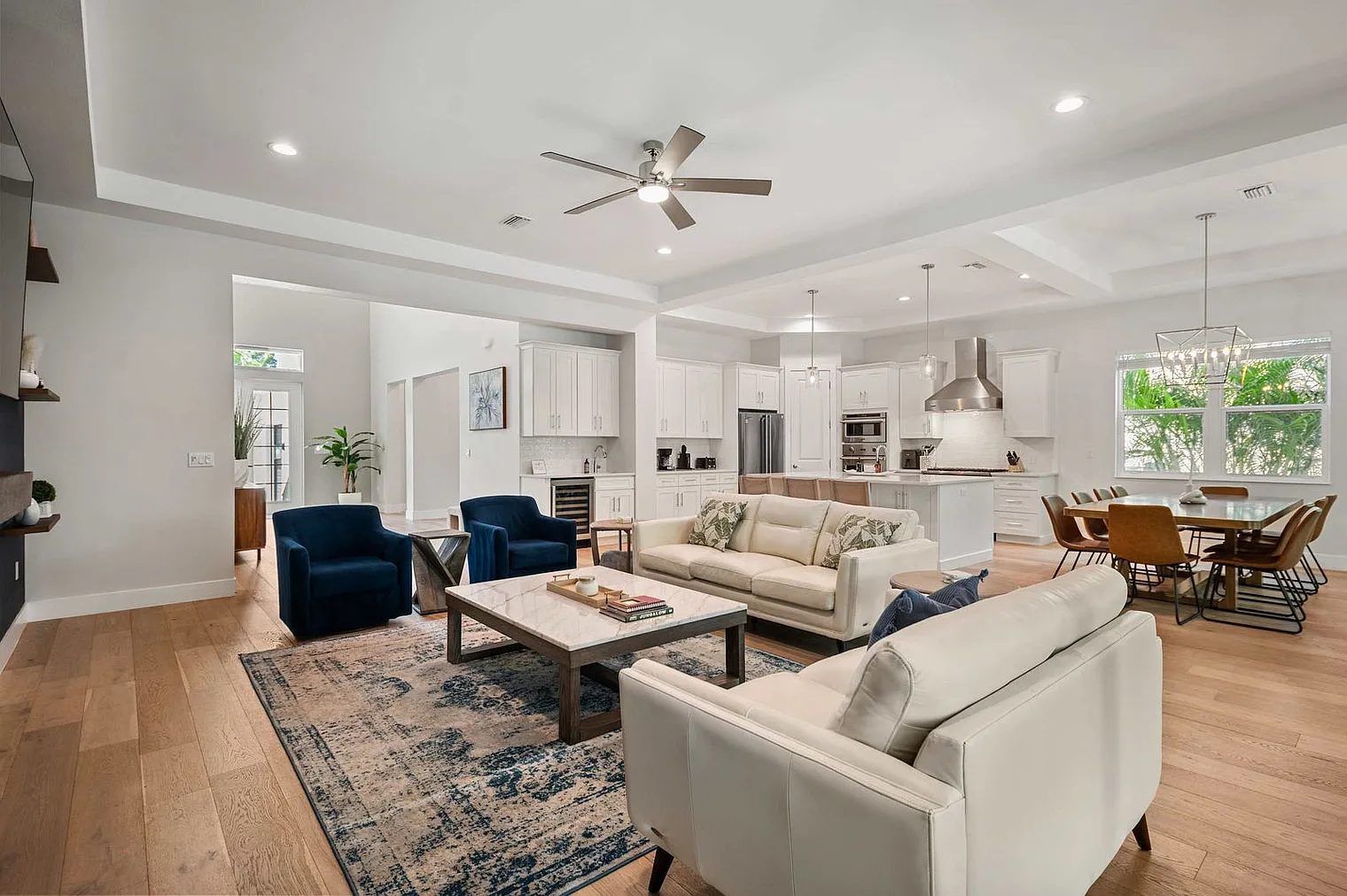 5 bed, 5.0 bath, 3735 sqft, $19,620 — Photo 4