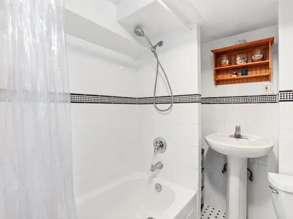 38 Gautier Avenue image 22 of 42