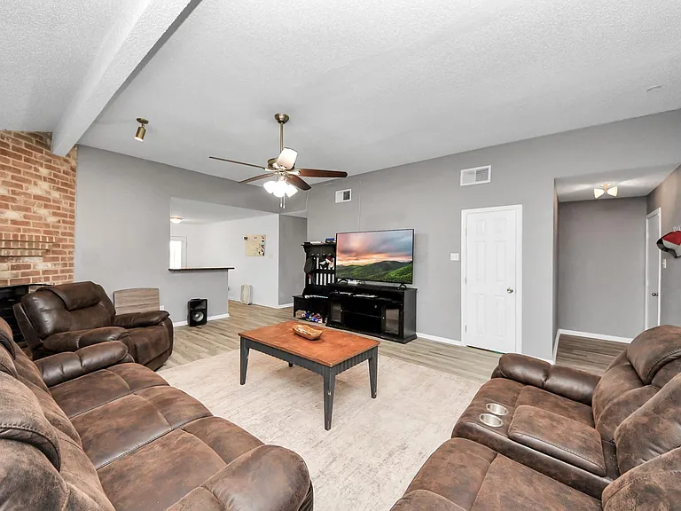 11031 Kirkmead Dr — Photo 4