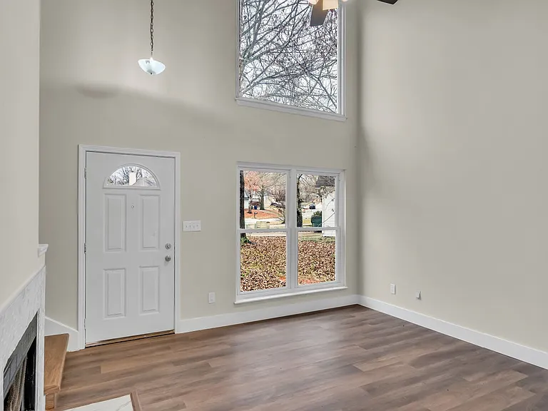 213 Rebecca Pines Dr — Photo 4