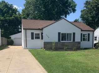 1172 Commonwealth Ave, Mayfield Heights, OH 44124