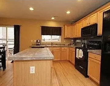 11939 Bolton Dr — Photo 3
