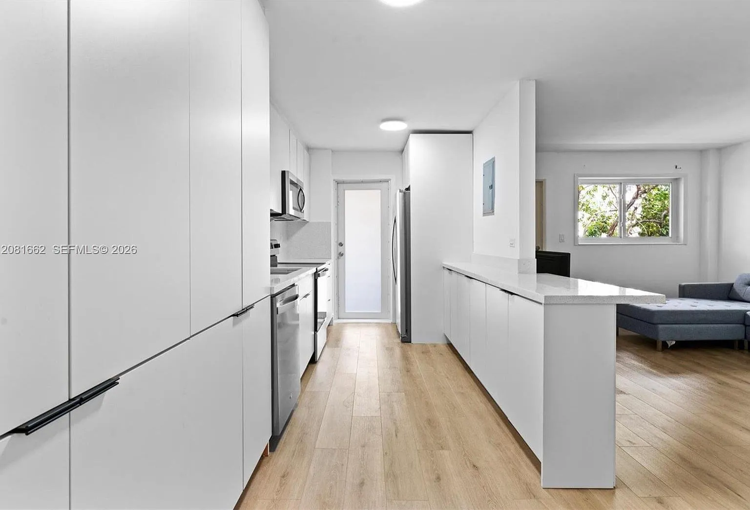 Twin Towers Condo — Photo 2