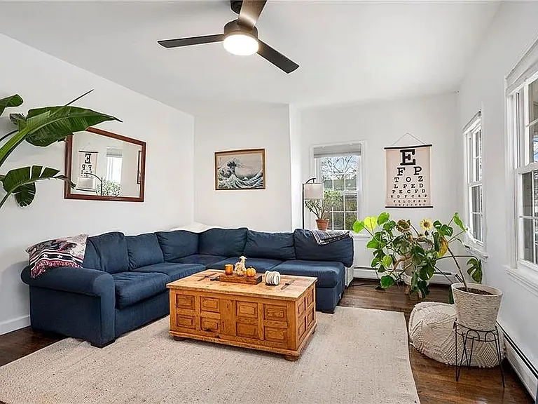 38 Collins St #B — Photo 4