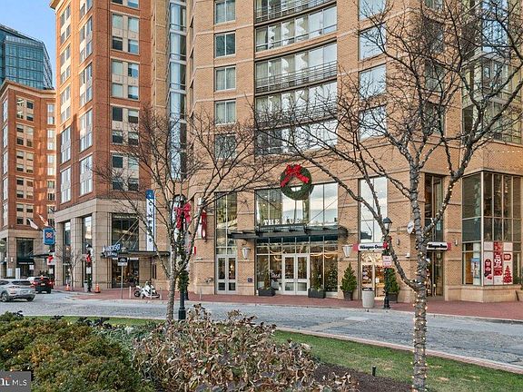 3rd image of 675 President St Unit 1404