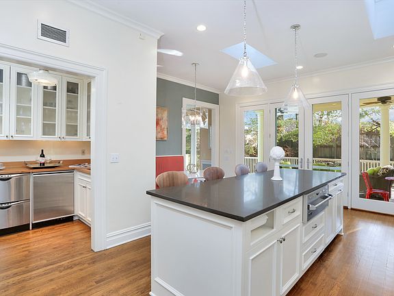 4th image of 8 Bonnett Ave