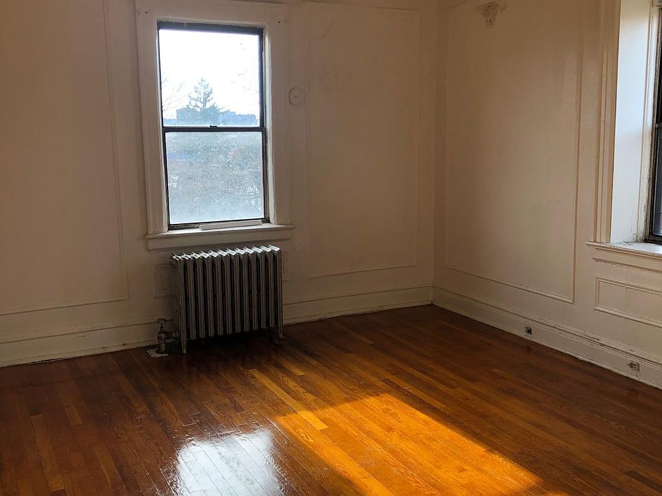 1st image of 425 Bedford Ave Floor 4