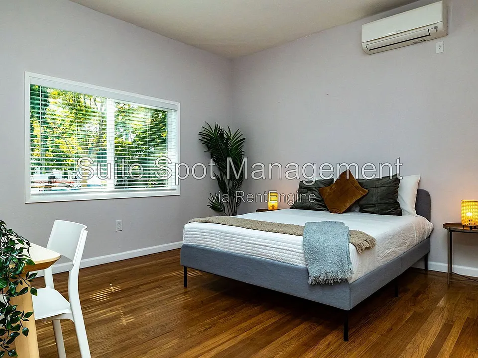 160 Harrison Ave #12