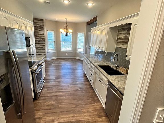 4th image of 3908 SW Cherry Rd