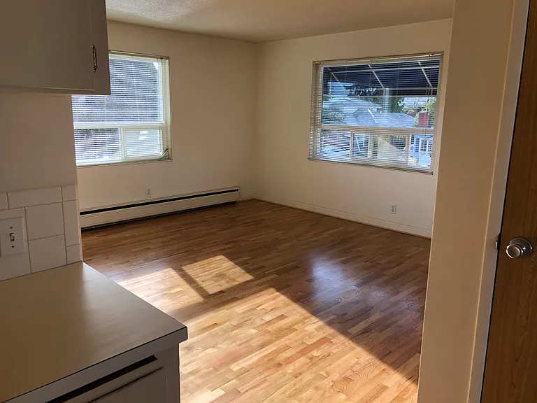 5410 Ivanhoe Pl NE #6 — Photo 3