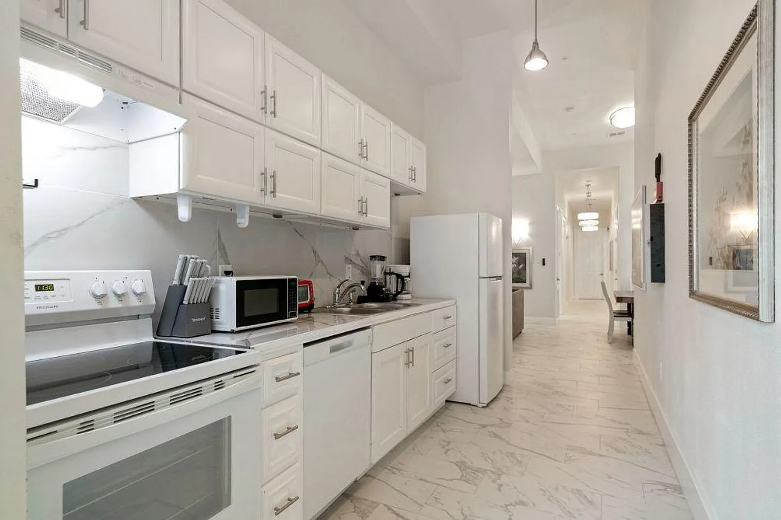 3 bed, 2.0 bath, 1399 sqft, $8,308 — Photo 3