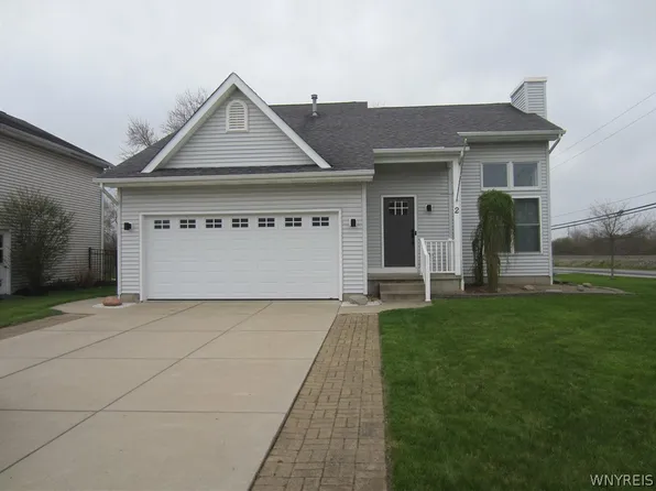 2 Signal Dr, Lancaster, NY 14086