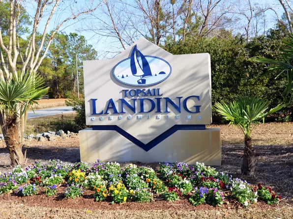 300 Gateway Dr, Surf City, NC