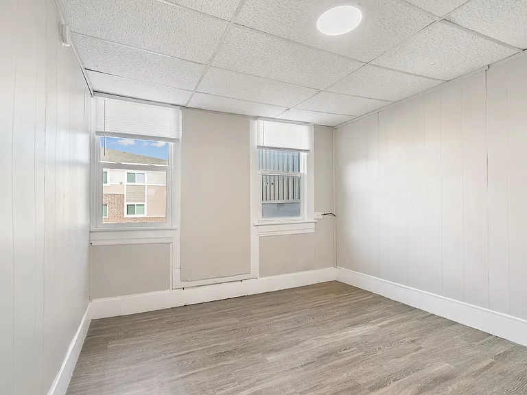 2022 1/2 College St - Cedar Falls — Photo 5