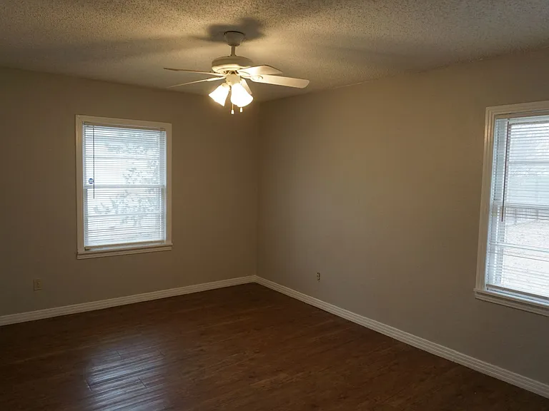 4109 31st St — Photo 5
