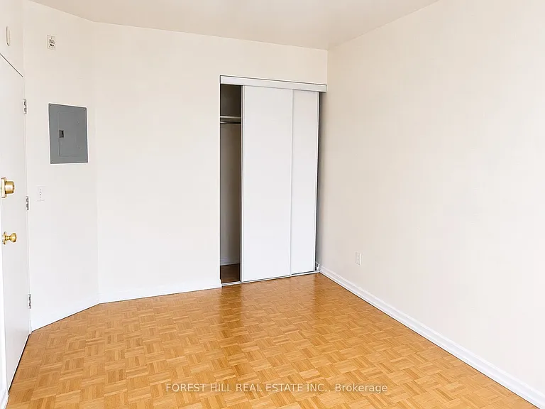 126 Dundas St E #202 — Photo 8