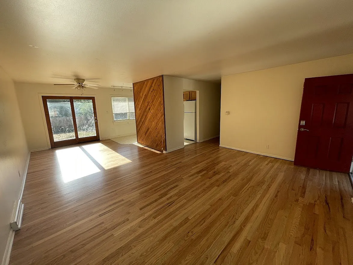 5 bed, 2.5 bath, 2214 sqft, $3,650 — Photo 3