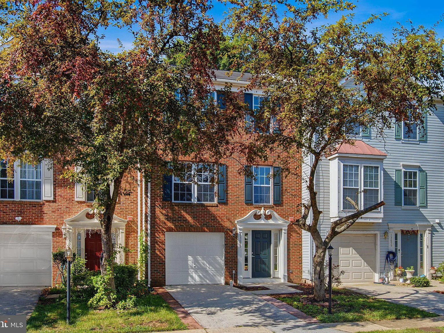 3 bed, 4.0 bath, 2228 sqft, $3,100 — Photo 2