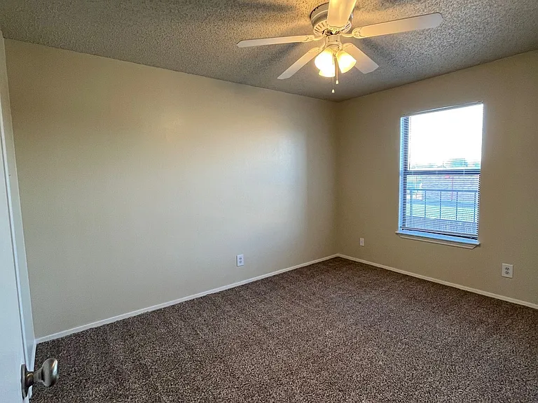 Bentwood Apartments — Photo 28