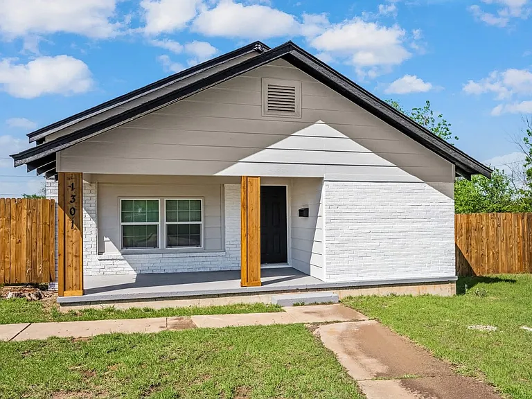 1301 SW Tennessee Ave — Photo 1