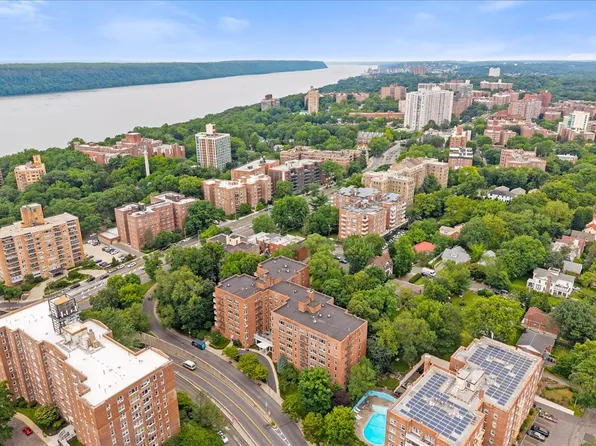 629 Kappock Street image 7 of 38