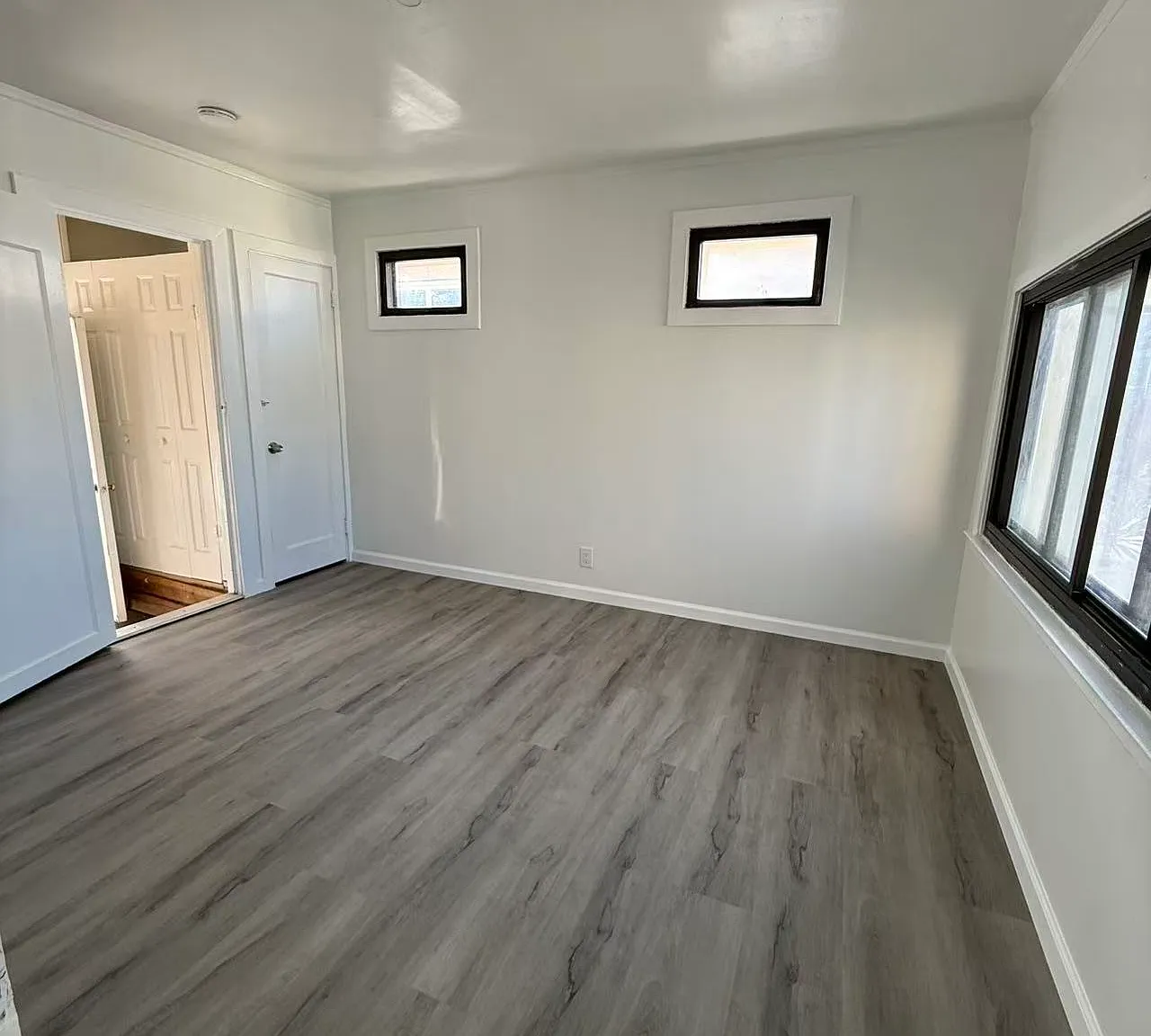 3 bed, 910 sqft, $3,800 — Photo 2