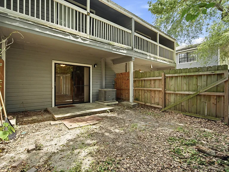 1910 W Sligh Ave #E102 — Photo 14