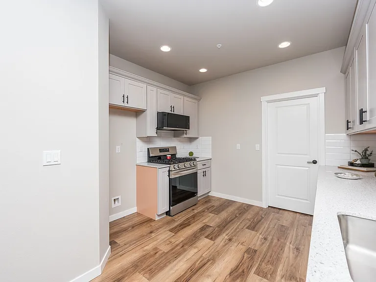 4002 10th St SE — Photo 16
