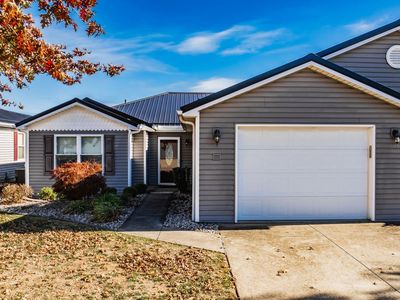 702 Oak Tree Ln #1, Belpre, OH, 45714