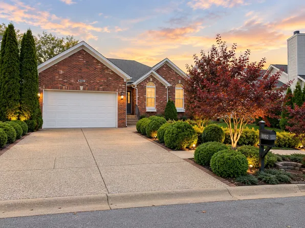8002 Village Gate Ct, Louisville, KY 40291