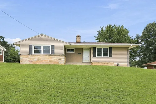 248 Canterbury Dr Photo 1