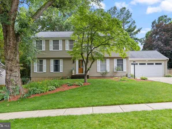 407 Golf Course Dr, Arnold, MD 21012