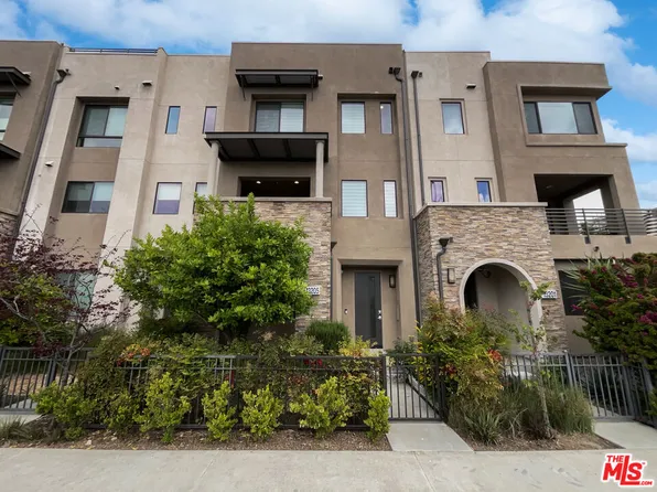 13205 Victory Blvd, Van Nuys, CA 91401