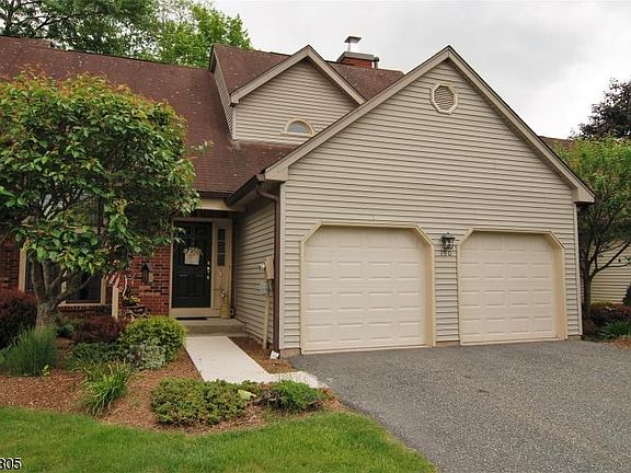 2nd image of 190 Goldfinch Ct