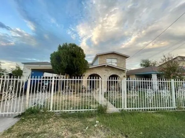 318 W Elm St, Laredo, TX 78040