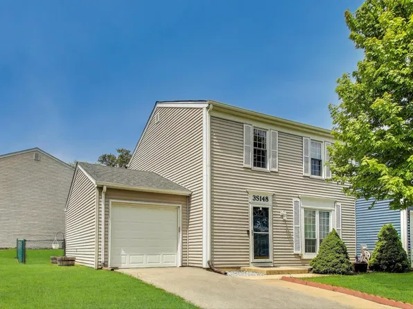 3S148 Briarwood Dr, Warrenville, IL 60555