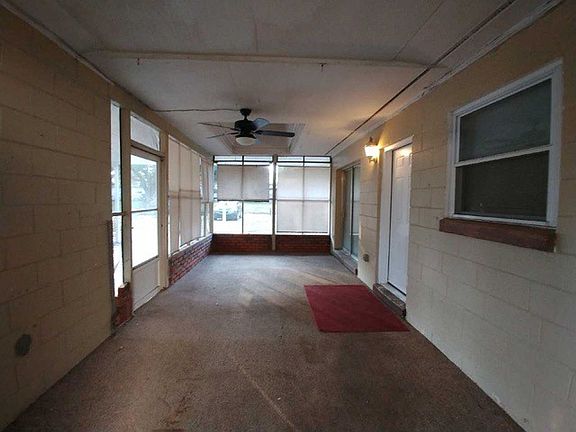 5th image of 914 Cranbrook Ave