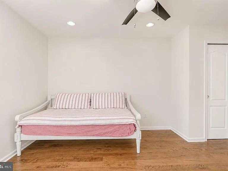 4 Regency Ct — Photo 27