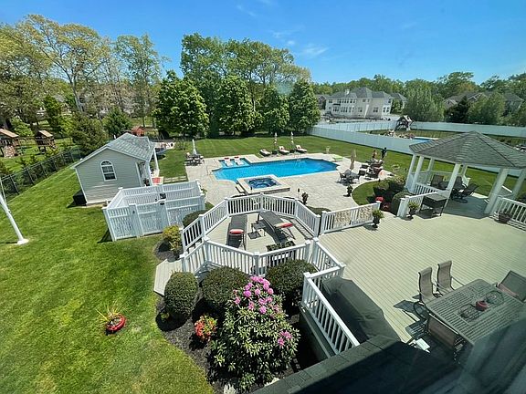 2nd image of 1911 Charlton Cir