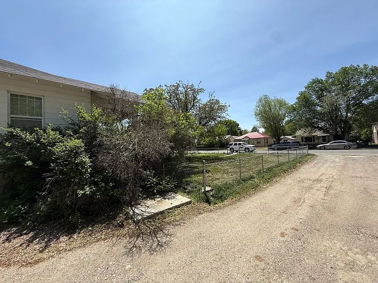 825 N Broadway Ave. — Photo 51
