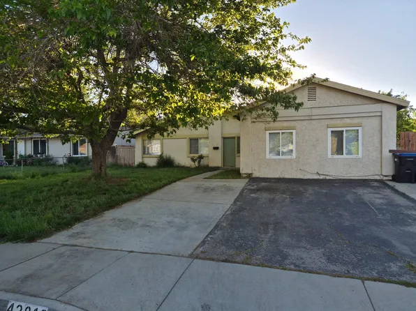 42843 Yew St, Lancaster, CA 93536