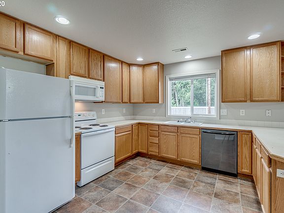 3rd image of 16115 NE 34th St